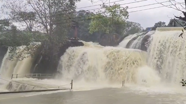 Heavy rain in Kanyakumari: Thirparappu Falls flooded