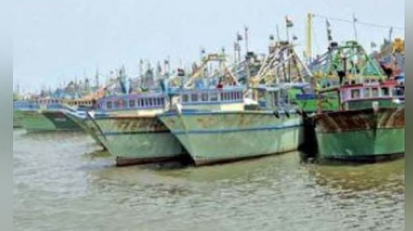 Over 270 mechanized boats stay off the sea in Thoothukudi