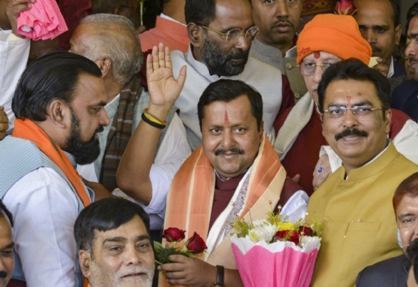 Nitin Naveen receives rousing welcome