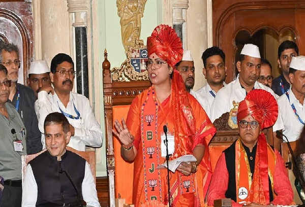 மும்பை மாநகரட்சியின் மேயராக பாஜகவைச் சேர்ந்த ரிது தாவ்டே தேர்வு