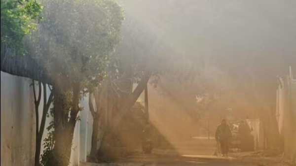 இன்று 211 புள்ளிகளில் மோசமான நிலைக்குச் சென்ற டெல்லியின் காற்றின் தரம்