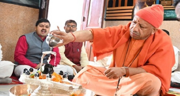 Yogi Adityanath offers special prayers