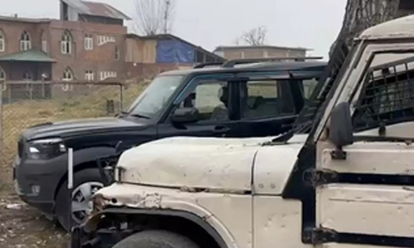 ஜம்மு-காஷ்மீரின் ஸ்ரீநகரில் உள்ள ஓய்வுபெற்ற அரசு ஊழியரின் வீட்டில் தேசிய புலனாய்வு அமைப்பு சோதனை