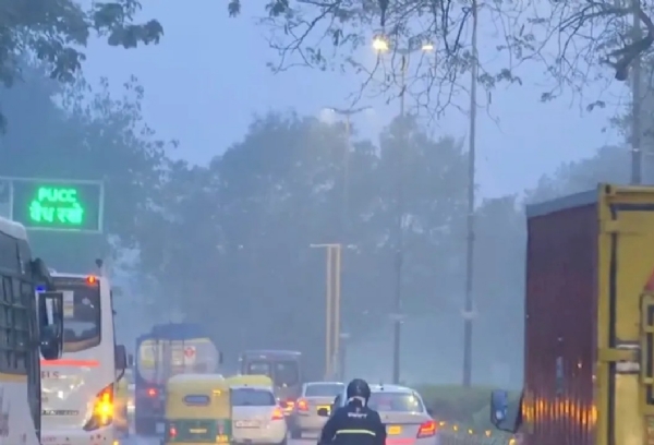 டெல்லியில் மேகமூட்டமான வானம் வெப்பநிலையைக் குறைத்து மழை பெய்ய வாய்ப்பு - காற்றின் தரக் குறியீடு  227 ஆக பதிவு