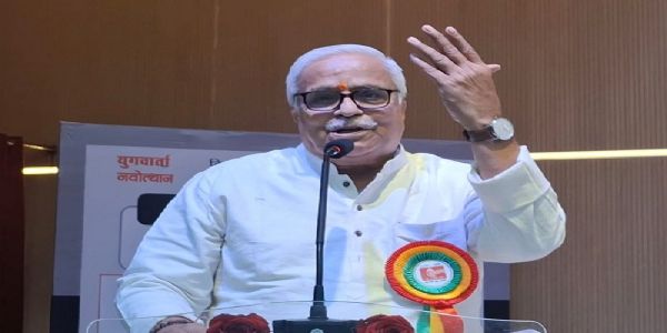 சமூகத்தின் இரத்தத்தில் ஜனநாயகம் ஓடுகிறது,அதை ஒடுக்க முயல்வோர் மண்ணில் கலந்து விடுவார்கள் -ஃ பையாஜி ஜோஷி