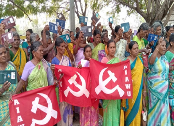 100 நாள் வேலை திட்டத்தில் பணி வழங்க வலியுறுத்தி மார்க்சிஸ்ட் கம்யூனிஸ்ட் கட்சி சார்பில் போராட்டம் 100 நாள் வேலை திட்டத்தில் பணி வழங்க வலியுறுத்தி மார்க்சிஸ்ட் கம்யூனிஸ்ட் கட்சி சார்பில் போராட்டம்