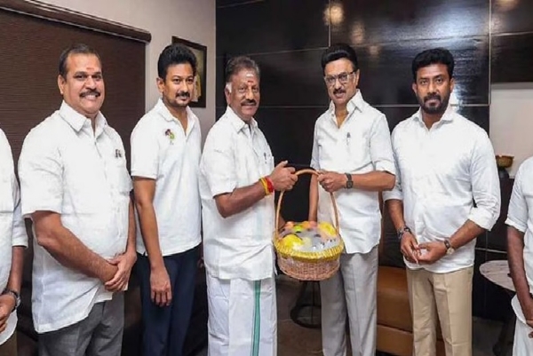 முதல்வர் ஸ்டாலினுடன் முன்னாள் முதல்வர் ஓ.பன்னீர்செல்வம் சந்திப்பு