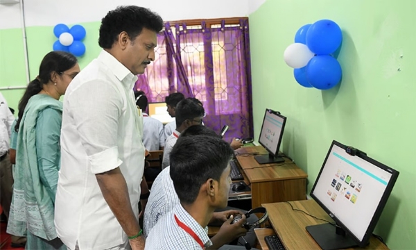 அரசு பள்ளிகளில் ரூ.41.85 கோடியில் 654 உயர்தொழில்நுட்ப ஆய்வகங்களை அமைச்சர் அன்பில் மகேஸ் திறந்து வைத்தார் அரசு பள்ளிகளில் ரூ.41.85 கோடியில் 654 உயர்தொழில்நுட்ப ஆய்வகங்களை அமைச்சர் அன்பில் மகேஸ் திறந்து வைத்தார்