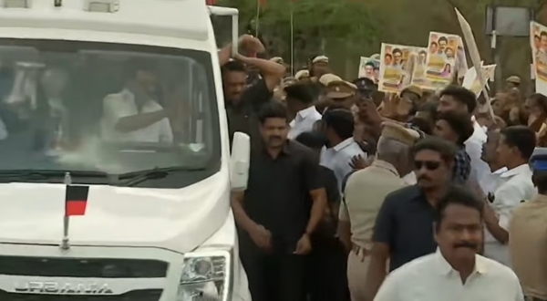 மதுரை வந்த முதல்வர் ஸ்டாலினுக்கு உற்சாக வரவேற்பு