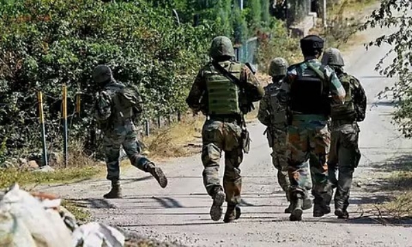 காஷ்மீர் கிஸ்த்வார் பிராந்தியத்தில் தீவிரவாதிகளுடன் பாதுகாப்புப் படையினரின் நேரடி மோதல் காஷ்மீர் கிஸ்த்வார் பிராந்தியத்தில் தீவிரவாதிகளுடன் பாதுகாப்புப் படையினரின் நேரடி மோதல்