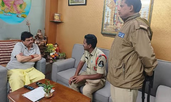 தெலுங்கானா பாரதிய ஜனதா கட்சியின் தலைவர், வீட்டுக்காவலில் வைப்பு தெலுங்கானா பாரதிய ஜனதா கட்சியின் தலைவர், வீட்டுக்காவலில் வைப்பு