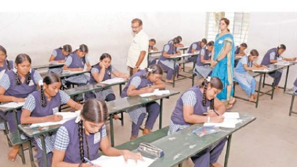 நாளை பிற்பகல் பிளஸ் 2 தனித்தேர்வர்களுக்கான அனுமதிச்சீட்டு வெளியீடு! நாளை பிற்பகல் பிளஸ் 2 தனித்தேர்வர்களுக்கான அனுமதிச்சீட்டு வெளியீடு!