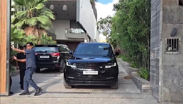 வேலூரில் தவெக  சந்திப்பு கூட்டம் - சென்னையிலிருந்து தவெக தலைவர் விஜய் காரில் புறப்பட்டார்