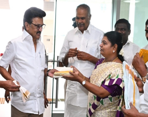 முதல்வர் ஸ்டாலினுக்கு தூத்துக்குடியில் உற்சாக வரவேற்பு