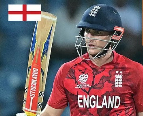 பாகிஸ்தானுக்கு எதிரான டி20 போட்டியில் 2 விக்கெட்டுகள் வித்தியாசத்தில் இங்கிலாந்து வெற்றி