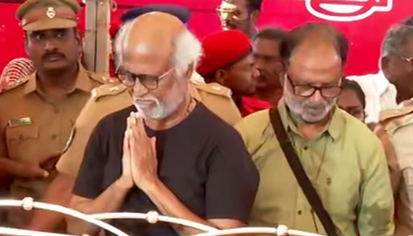 Actor Rajinikanth pays tribute to Nallakannu Actor Rajinikanth pays tribute to Nallakannu