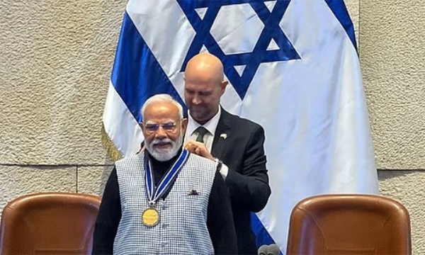பிரதமர் மோடிக்கு நெசெட்டின் சபாநாயகர் பதக்கம் வழங்கிய இஸ்ரேல் பாராளுமன்றம் பிரதமர் மோடிக்கு நெசெட்டின் சபாநாயகர் பதக்கம் வழங்கிய இஸ்ரேல் பாராளுமன்றம்