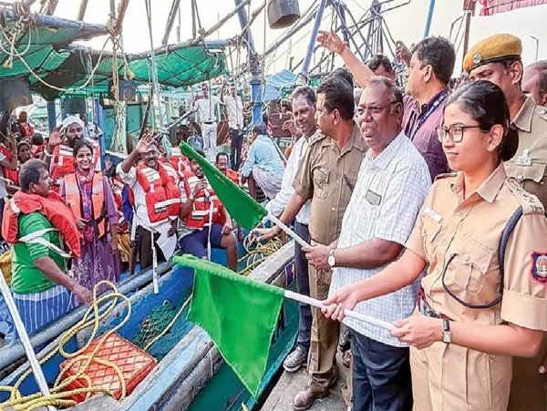 அந்தோணியார் திருவிழாவில் பங்கேற்க  ராமேசுவரத்தில் இருந்து கச்சத்தீவுக்கு 4 ஆயிரம் பக்தர்கள் பயணம்