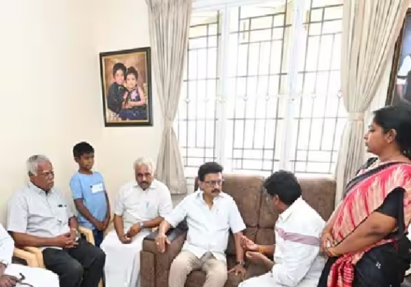 சிறுமியின் உடல் உறுப்புகளை தானமாக வழங்கிய பெற்றோரை நேரில் சந்தித்து முதல்வர் ஸ்டாலின் ஆறுதல்