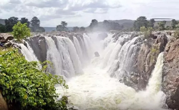 Hogenakkal rises to 4,000 cubic feet