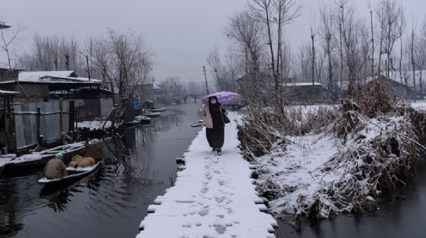 இயல்பு நிலைக்கு திரும்பும் ஜம்மு காஷ்மீர்