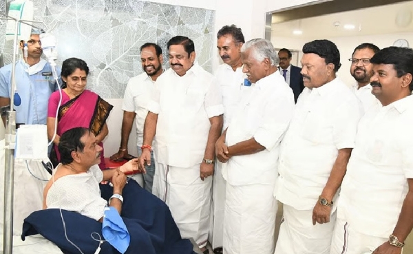 பாஜக மூத்த தலைவர் எச். ராஜாவிடம்  எடப்பாடி பழனிசாமி உடல் நலம் விசாரித்தார்