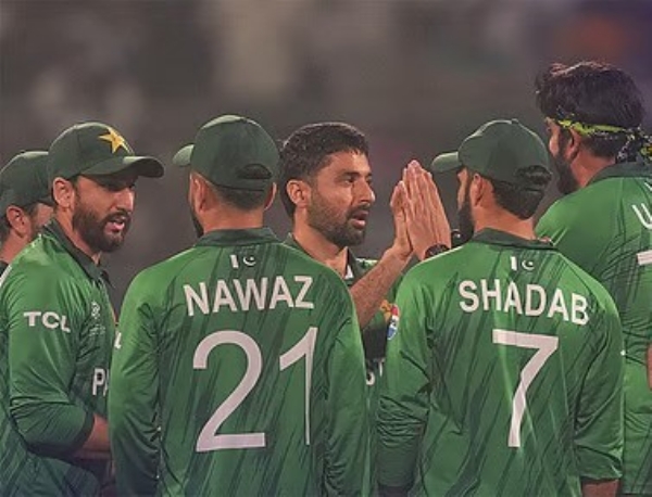 டி20 உலகக்கோப்பை - இலங்கை அணிக்கு எதிரான போட்டியில் பாகிஸ்தான் 5 ரன்கள் வித்தியாசத்தில் வெற்றி