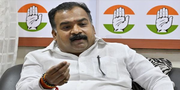 சிலிண்டர் தட்டுப்பாடு - மக்களை நெருக்கடிக்குள் தள்ளக்கூடாது என்று மாணிக்கம் தாகூர் எம்பி கருத்து!