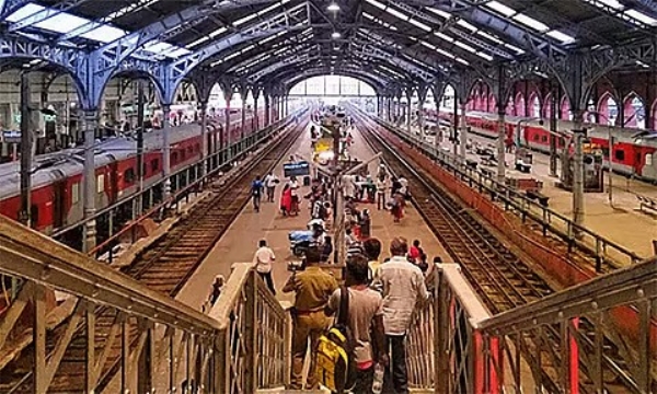 எழும்பூர் ரெயில் நிலைய அடுக்குமாடி வாகன நிறுத்த ஒப்பந்தம் இணையதளம் மூலம் 20-ம் தேதி நடக்கும் - தெற்கு ரயில்வே அறிவிப்பு