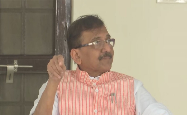 மேற்கு ஆசிய மோதல் குறித்த விவாதத்தை மத்திய அரசு தவிர்த்து வருவதாக சிவசேனா எம்பி சஞ்சய் ராவத் குற்றச்சாட்டு