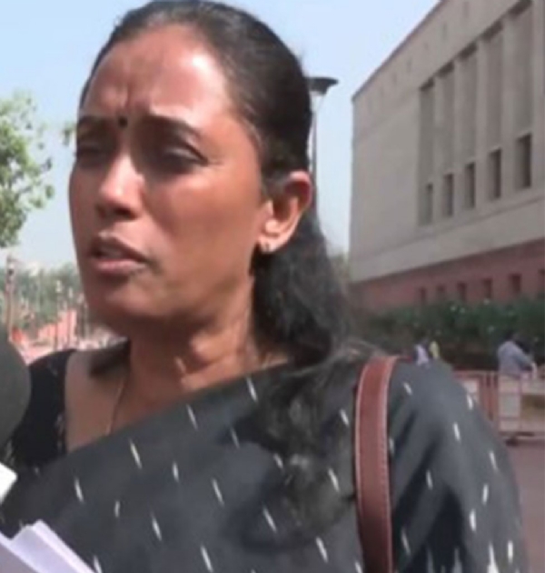 எந்த திட்டமிடலும் இல்லை - வணிக ரீதியான எல்பிஜி பற்றாக்குறை குறித்து காங்கிரஸ் எம்.பி. ஜோதிமணி குற்றச்சாட்டு எந்த திட்டமிடலும் இல்லை - வணிக ரீதியான எல்பிஜி பற்றாக்குறை குறித்து காங்கிரஸ் எம்.பி. ஜோதிமணி குற்றச்சாட்டு