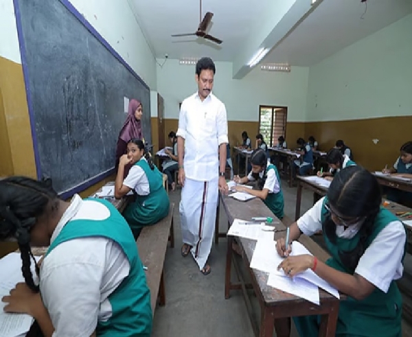 10ஆம் வகுப்பு பொதுத்தேர்வுகள் இன்று முதல் தொடக்கம் - பள்ளிக்கல்வித் துறை அமைச்சர் அன்பில் மகேஷ் நேரில் ஆய்வு