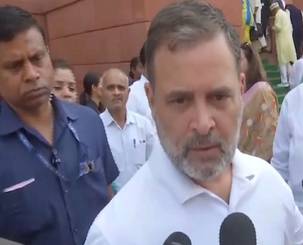 பிரதமர் மோடியே பீதியில் இருக்கிறார் - ராகுல் காந்தி