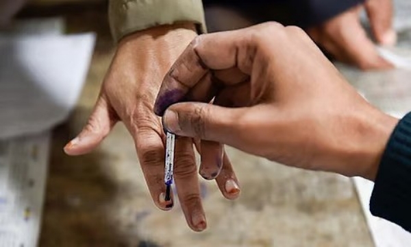 ஐந்து மாநில தேர்தல் தேதியை ஓரிரு நாட்களில் தேர்தல் ஆணையம் அறிவிக்க வாய்ப்பு ஐந்து மாநில தேர்தல் தேதியை ஓரிரு நாட்களில் தேர்தல் ஆணையம் அறிவிக்க வாய்ப்பு