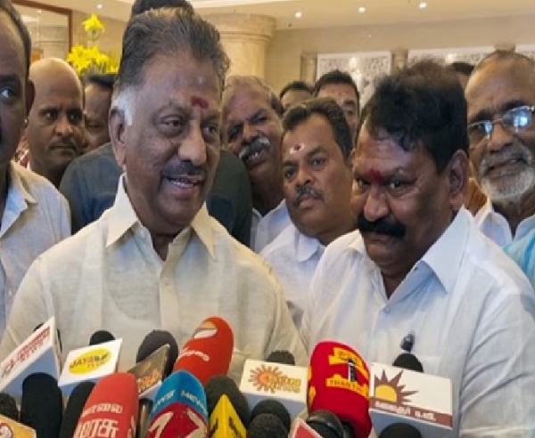 திமுகவில் இணைந்த முன்னாள் முதல்வர் ஓ. பன்னீர்செல்வத்தின் தேர்தல் பிரச்சாரம் தொடக்கம் திமுகவில் இணைந்த முன்னாள் முதல்வர் ஓ. பன்னீர்செல்வத்தின் தேர்தல் பிரச்சாரம் தொடக்கம்