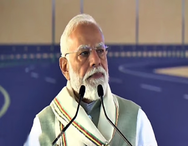 போரின் தாக்கம் குறித்து காங்கிரஸ் மக்களிடையே பீதியை ஏற்படுத்துகிறது - பிரதமர் மோடி குற்றச்சாட்டு