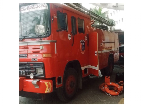 இன்று அதிகாலை ஹைதராபாத் டோலி சௌக்கியில் உள்ள டயர் கடையில் தீ விபத்து இன்று அதிகாலை ஹைதராபாத் டோலி சௌக்கியில் உள்ள டயர் கடையில் தீ விபத்து