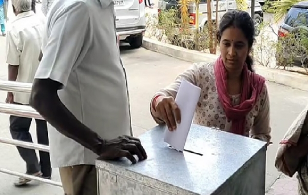 பொதுமக்களின் கோரிக்கை மனுக்களை பெற பெட்டி - கோவை ஆட்சியர் அலுவலகத்தில் ஏற்பாடு