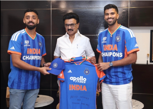 கிரிக்கெட் பிரபலங்கள் சக்கரவர்த்தி, வாஷிங்டன் சுந்தர் முதல்வர் ஸ்டாலினுடன் சந்திப்பு கிரிக்கெட் பிரபலங்கள் சக்கரவர்த்தி, வாஷிங்டன் சுந்தர் முதல்வர் ஸ்டாலினுடன் சந்திப்பு