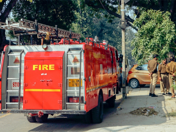 டெல்லியின் வர்த்தகம் மற்றும் வரித்துறை கட்டிடத்தில் தீ விபத்து