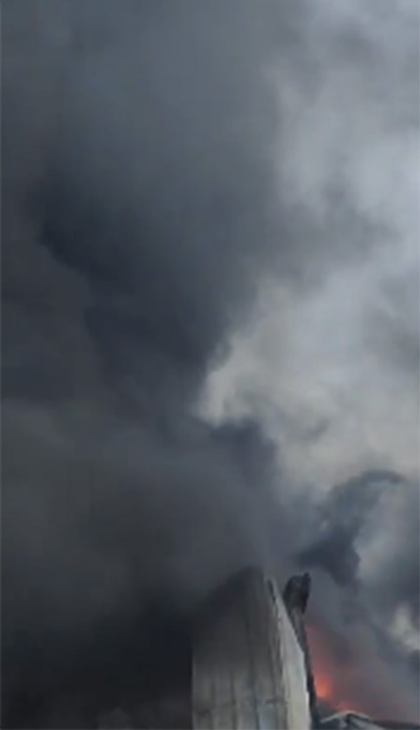 இன்று காலை டெல்லியின் திக்ரி நேதாஜி சுபாஷ் விஹார் பகுதியில் உள்ள கிடங்கில் தீ விபத்து