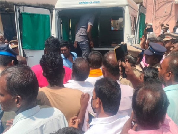 விளாத்திகுளம்  பிளஸ்-2 மாணவி கொலை வழக்கு -  10 நாட்களுக்குப் பிறகு உடல் பெற்றோரிடம் ஒப்படைப்பு