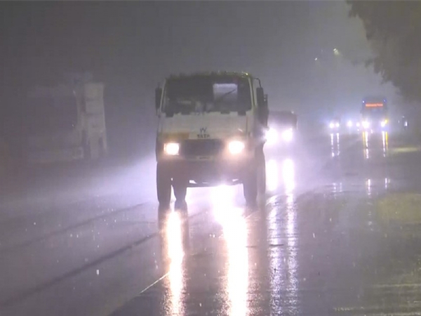 டெல்லியின் பல பகுதிகளில் மழை பெய்ததைத் தொடர்ந்து ‘மிதமான’ நிலையில் காற்றுத் தரம் மேம்பாடு டெல்லியின் பல பகுதிகளில் மழை பெய்ததைத் தொடர்ந்து ‘மிதமான’ நிலையில் காற்றுத் தரம் மேம்பாடு