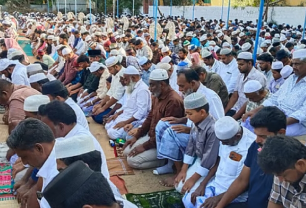 Muslims offer special prayers Muslims offer special prayers