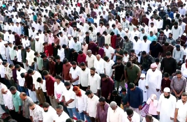 உலகம் முழுவதும் அமைதி திரும்ப தூத்துக்குடி ஜாமியா பள்ளிவாசலில் சிறப்புத் தொழுகை