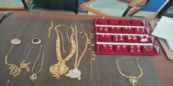 ஆவணங்கள் இன்றி கொண்டு செல்லப்பட்ட 75 சவரன் தங்க நகைகள் பறிமுதல்