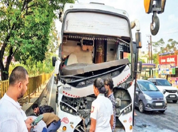 Tipper Lorry Collides with Omni Bus