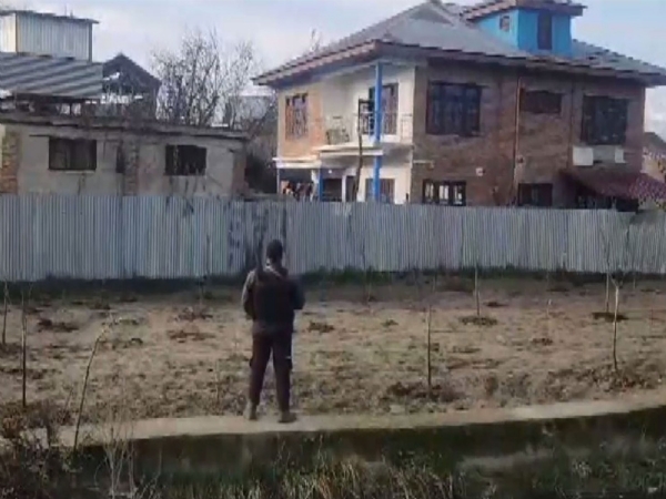 டெல்லி செங்கோட்டை குண்டுவெடிப்பு வழக்கு – ஜம்மு காஷ்மீர் தொழிலதிபர் வீட்டில் என்ஐஏ சோதனை