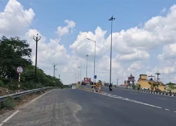 சென்னை-திண்டுக்கல் தேசிய நெடுஞ்சாலையில் ரூ 8 கோடி மதிப்பில் உயர்கோபுர  மின்விளக்கு அமைக்கும் பணிகள் தீவிரம்