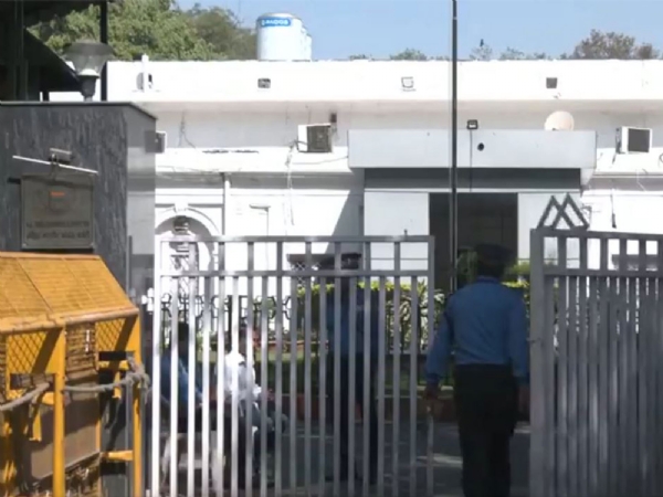 மார்ச் 28க்குள் டெல்லி அக்பர் சாலை அலுவலகத்தை காலி செய்ய காங்கிரஸுக்கு எஸ்டேட் துறை உத்தரவு